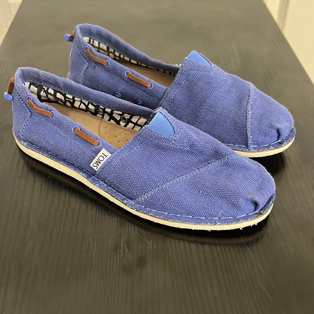 Women’s Tom shoe. Size 8